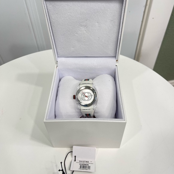 GUCCI Sync Stainless Steel & Rubber-Strap Watch - Picture 7 of 9